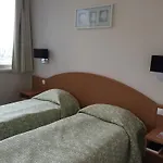 מלון Ceu Konferencia Koezpont 3*