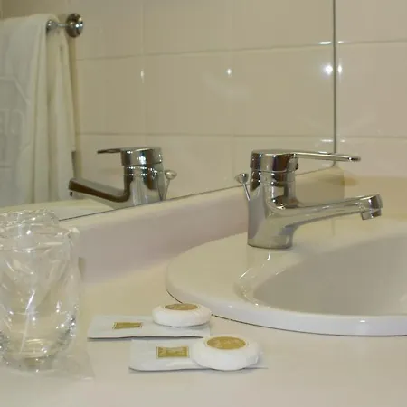Hotel Ceu Konferencia Központ 3*