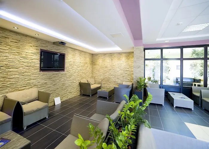 호텔 Ceu Konferencia Koezpont