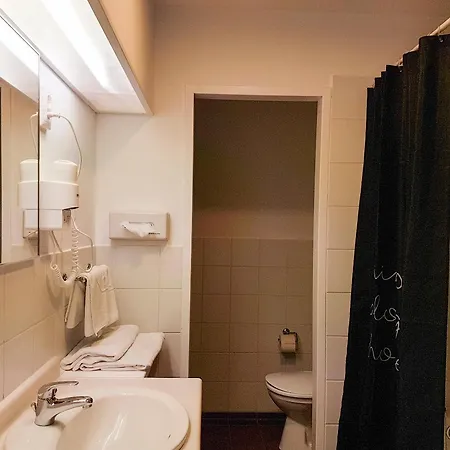 Hotel Ceu Konferencia Koezpont