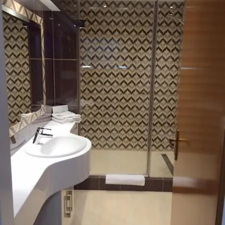 Hotel Ceu Konferencia Koezpont 3*