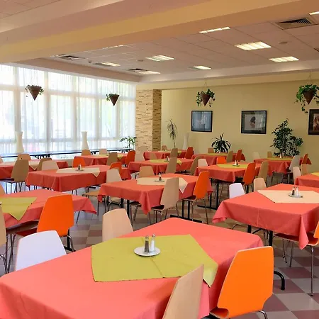 Hotel Ceu Konferencia Koezpont