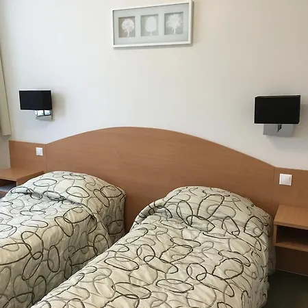 Hotel Ceu Konferencia Koezpont 3*