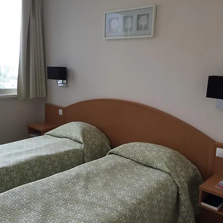 Hotel Ceu Konferencia Koezpont 3*