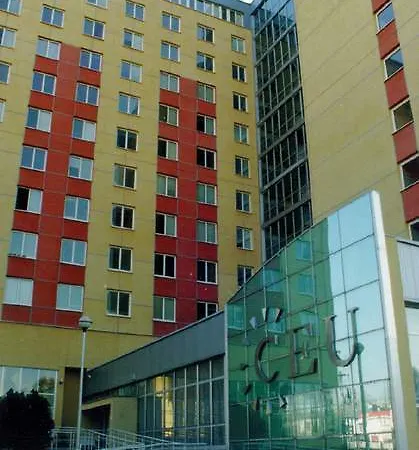 Hotel Ceu Konferencia Koezpont