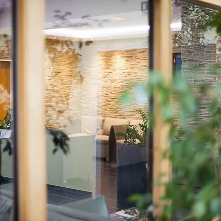 Ceu Konferencia Koezpont Hotel