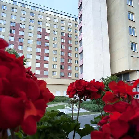 Hotel Ceu Konferencia Koezpont 3*