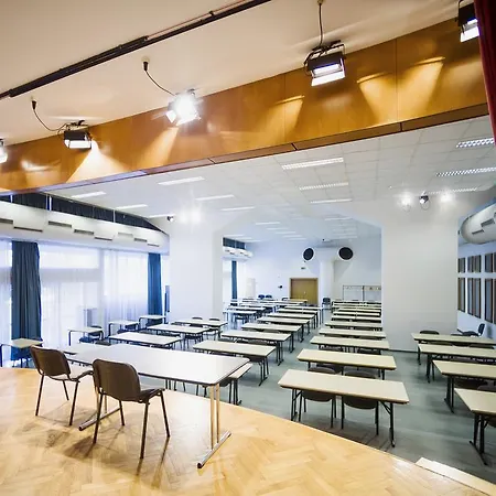 Hotel Ceu Konferencia Koezpont 3*