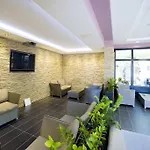 Hotell Ceu Konferencia Koezpont